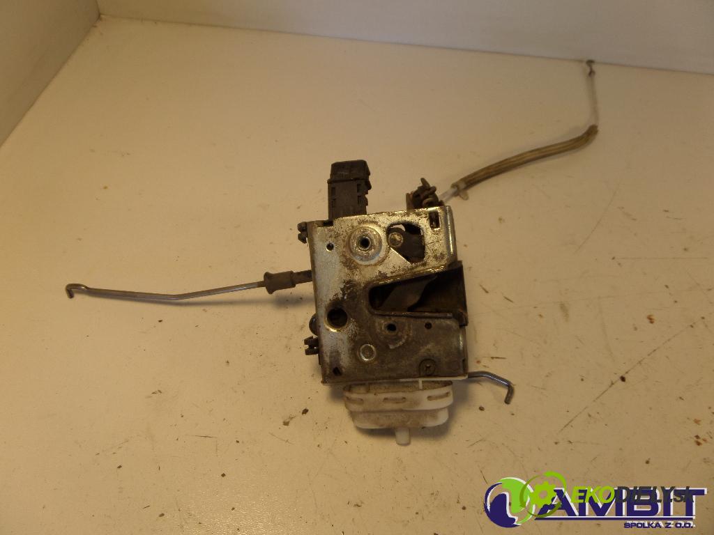 Audi A6 1995 zámek dveře před v pravo: 