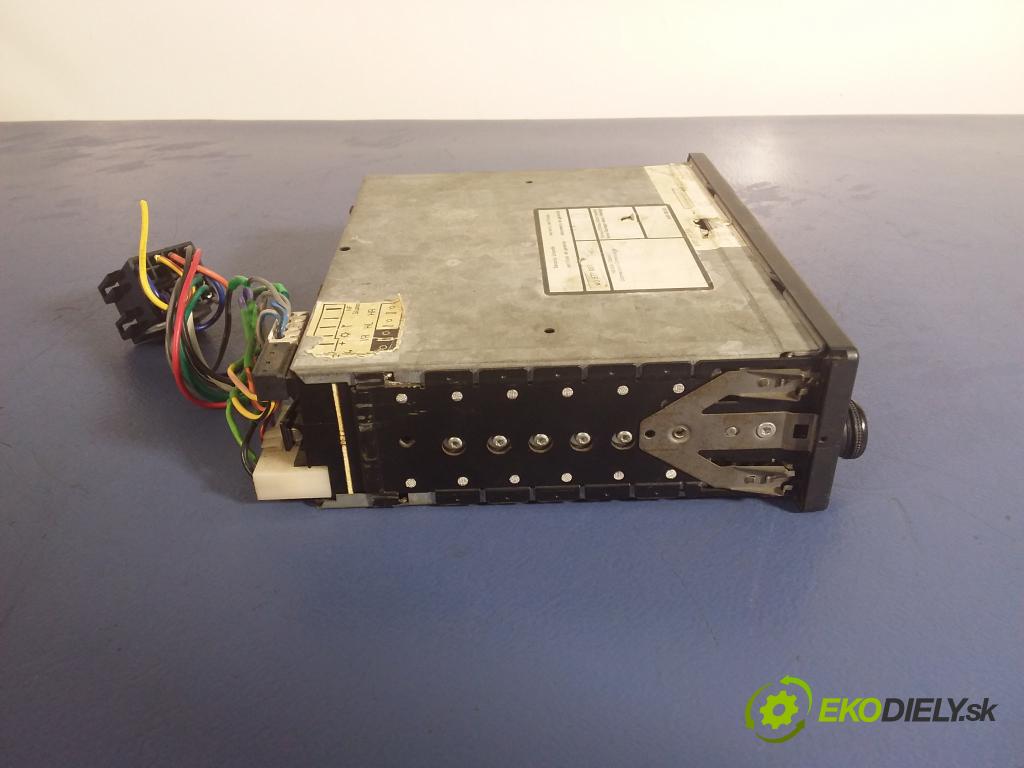 Audi A4 1996 Radio I Navigácia: 8631110244
