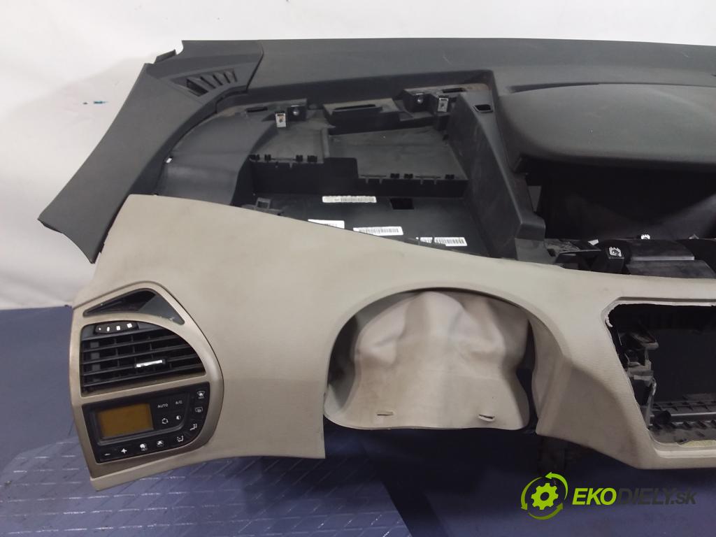 Citroen C4 picasso 2009 kokpit,pristrojová doska 9688685977