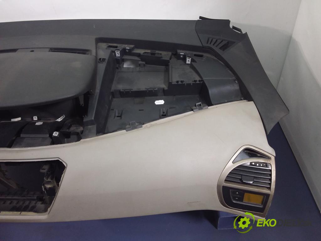 Citroen C4 picasso 2009 kokpit,pristrojová doska 9688685977