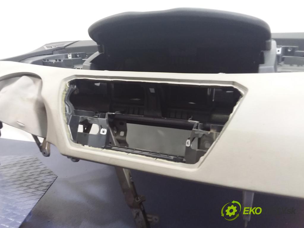 Citroen C4 picasso 2009 kokpit,pristrojová doska 9688685977