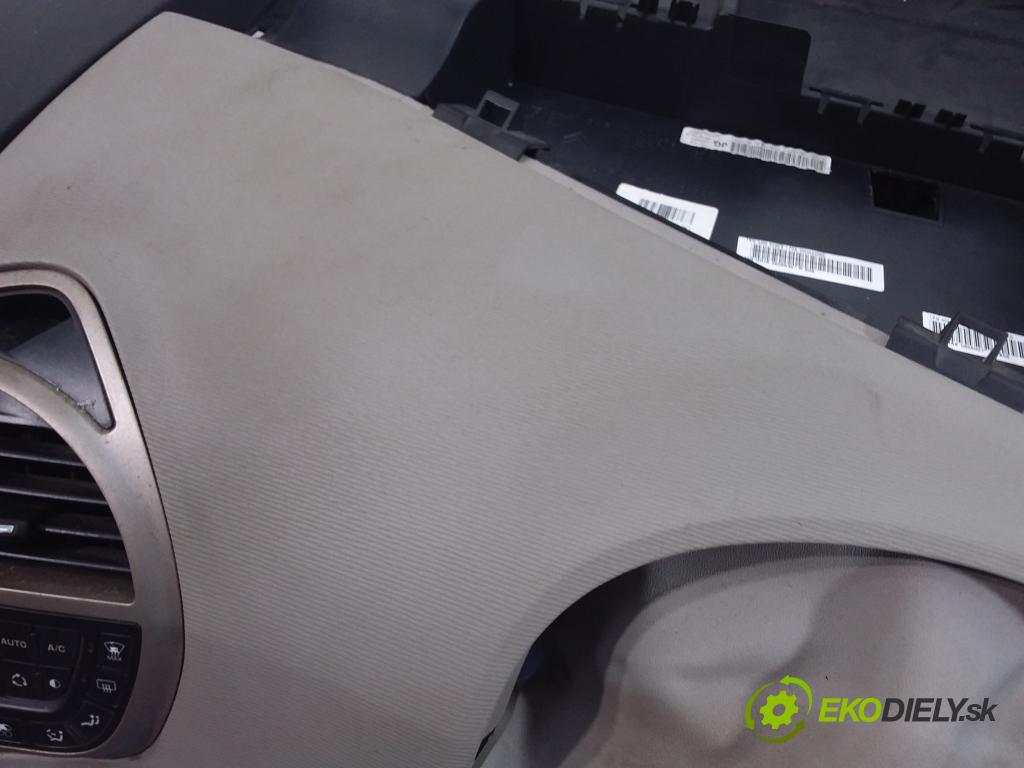 Citroen C4 picasso 2009 kokpit,pristrojová doska 9688685977