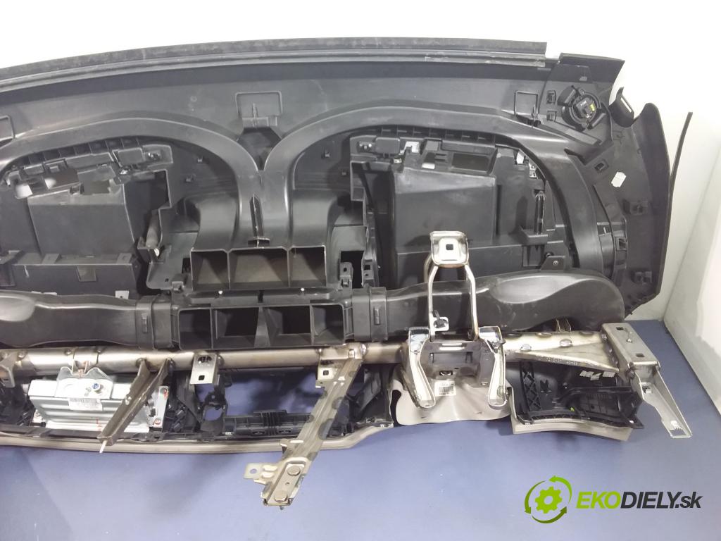 Citroen C4 picasso 2009 kokpit,pristrojová doska 9688685977