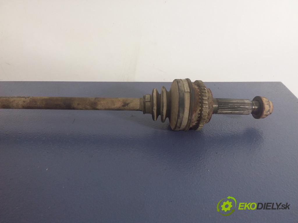 Subaru Legacy 2004 poloos Prava: zad 01