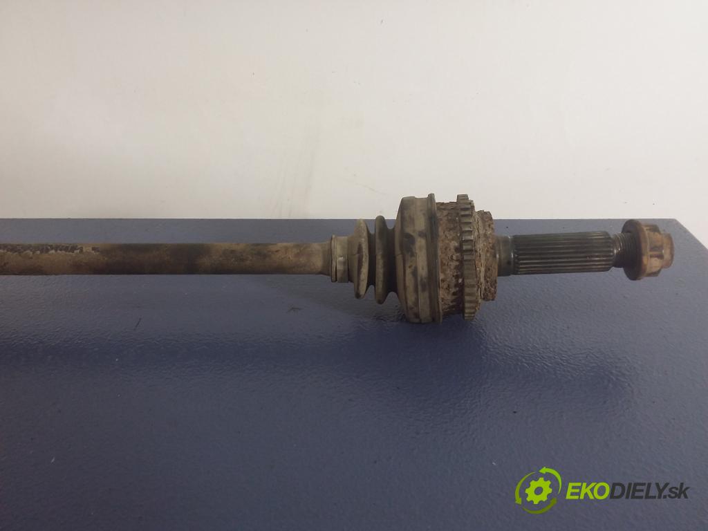 Subaru Legacy 2004 poloos Prava: zad 01