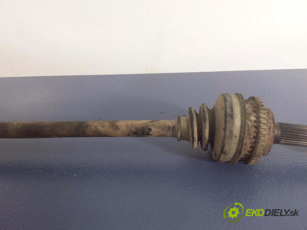 Subaru Legacy 2004 poloos Prava: zad 01