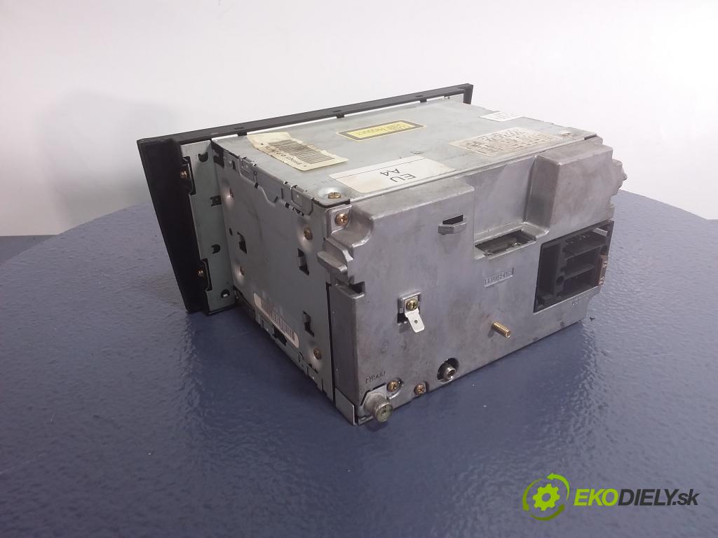 Audi A4 2000 Radio I Navigácia: 8D0035195