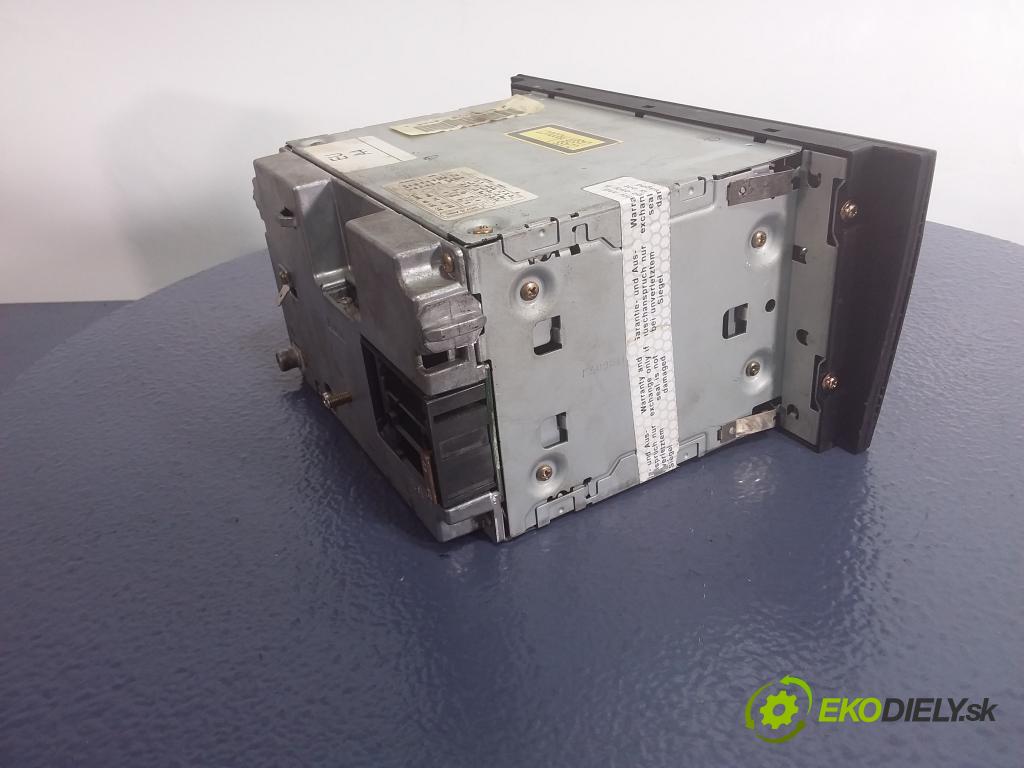 Audi A4 2000 Radio I Navigácia: 8D0035195