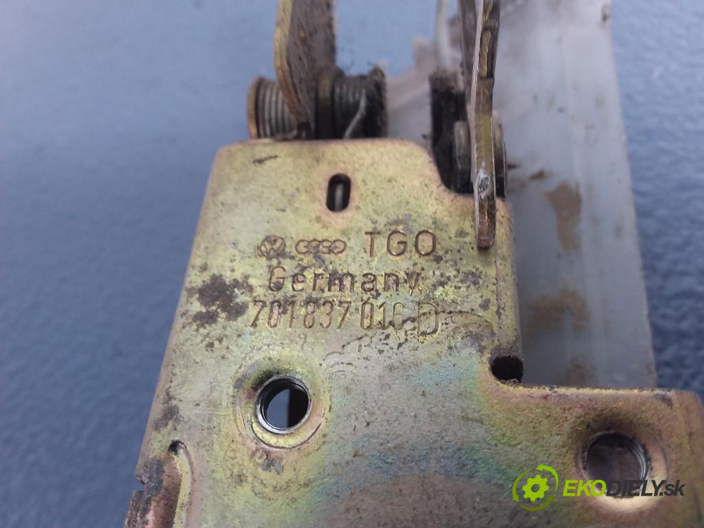 Vw Caravelle 1992 zámek dveře před v pravo: 701837016D