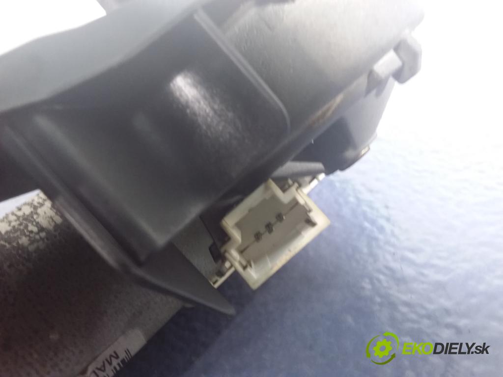 Citroen Ds 5 2015 motor: Stierače: zad 9680477480