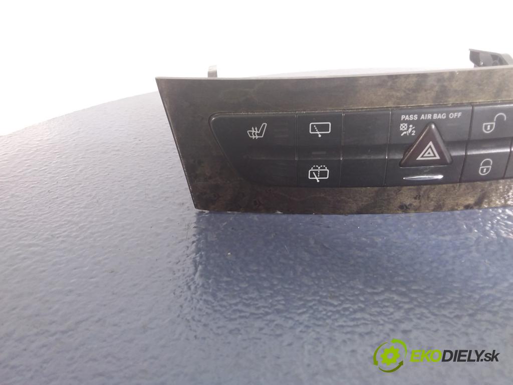 Mercedes E-klasa 2006 prepínač svetiel NÚDZA: 01