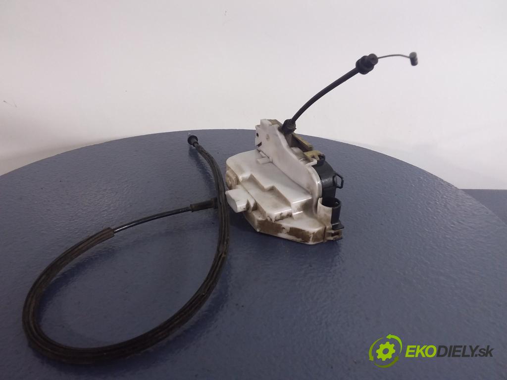Citroen C3 2004 zámek dveře před v pravo: 01