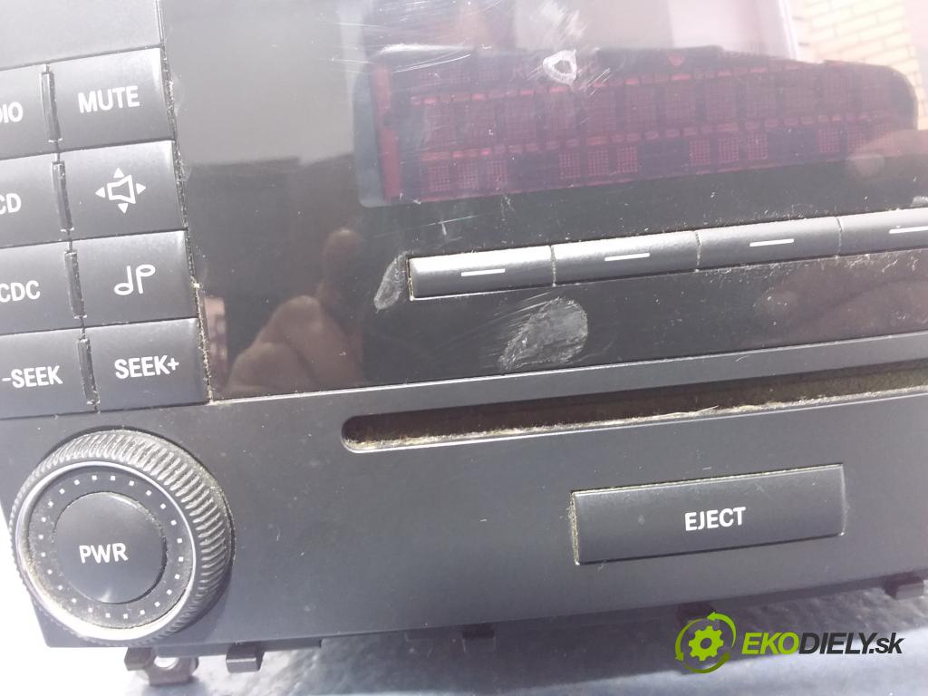 Mercedes C-klasa 0 Radio I Navigácia: A2038700689