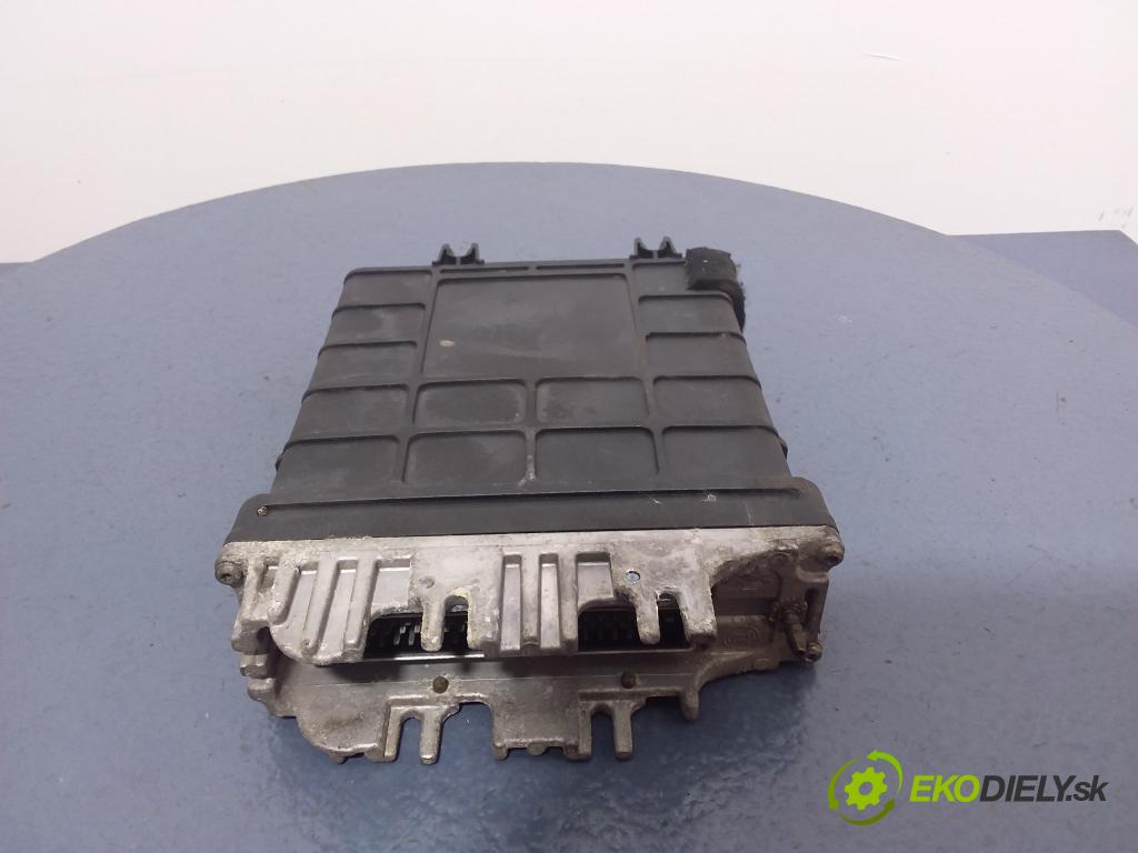Vw Passat 1996 riadiaca jednotka Motor: 028906021DD