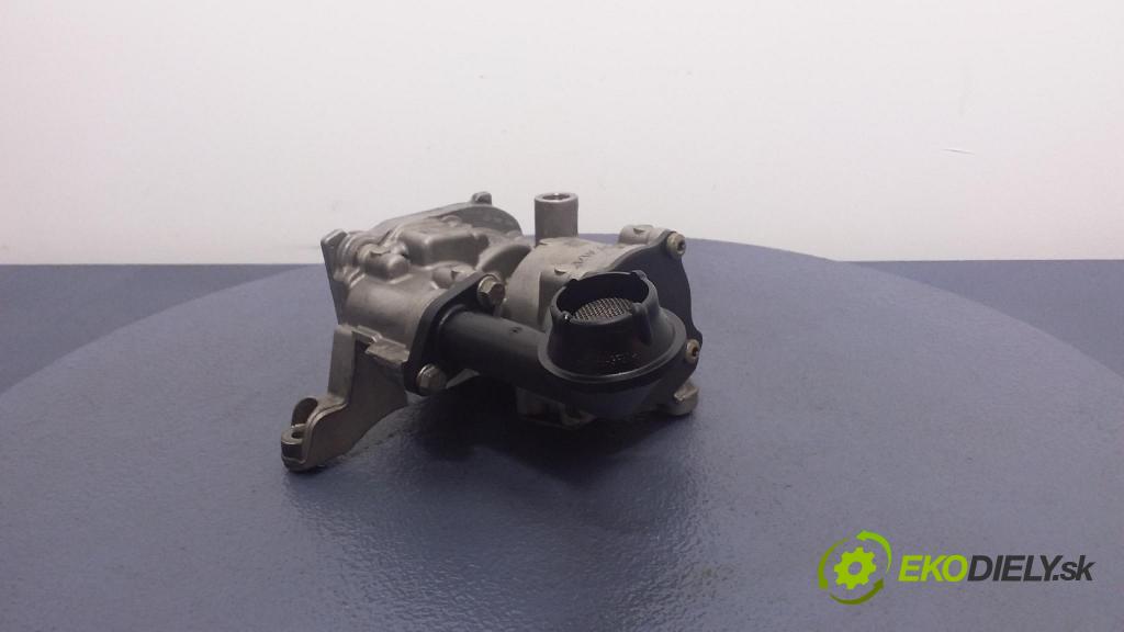 Vw Passat 2014 čerpadlo Olej 04L145208K