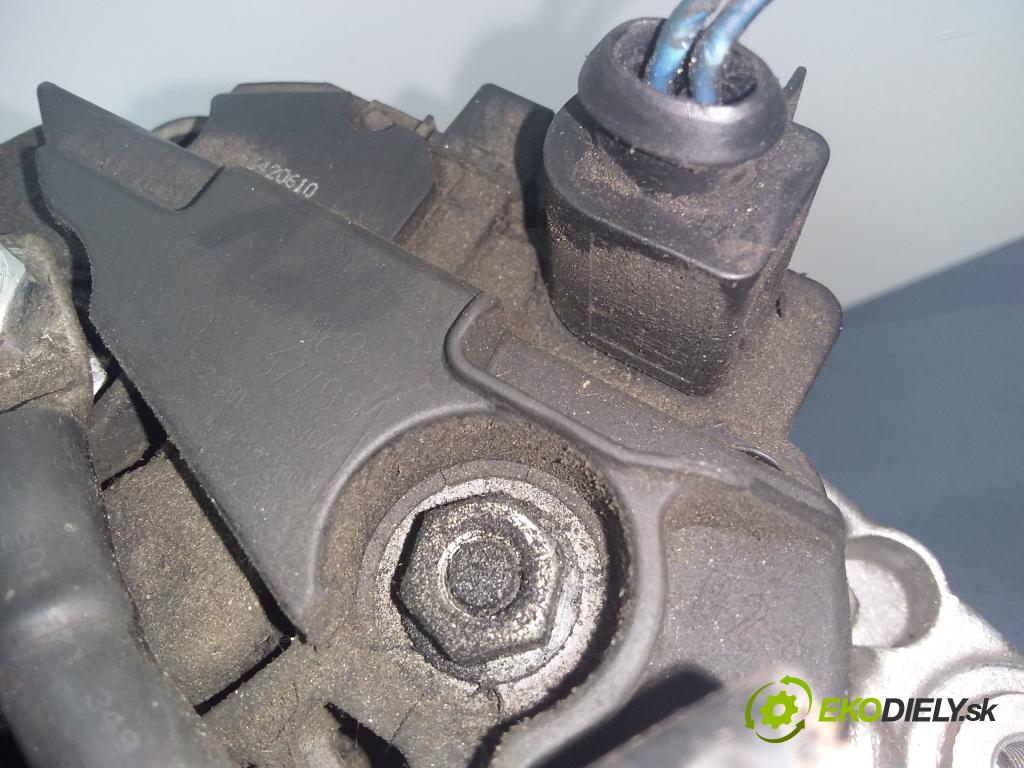 Skoda Octavia 2003 Alternator 038903023L