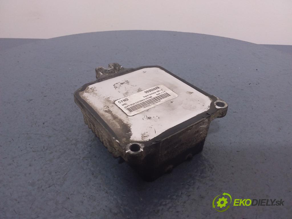 Opel Astra 2000 řídící jednotka Motor: 09355929