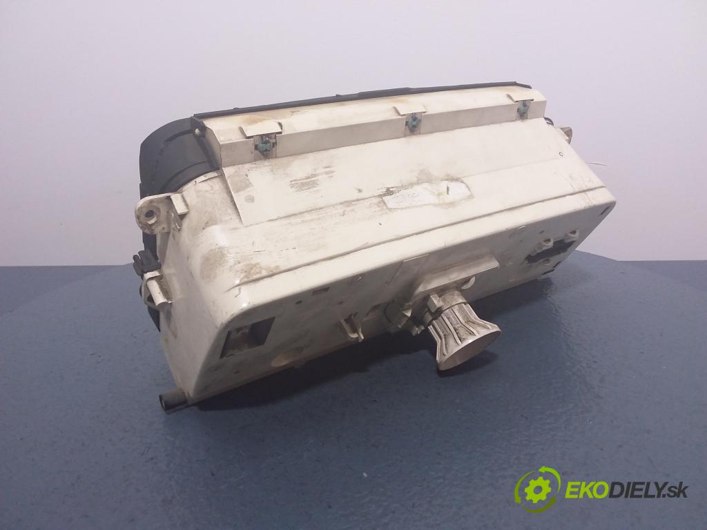 Volkswagen Passat 1991 prístrojovka/ budíky 01