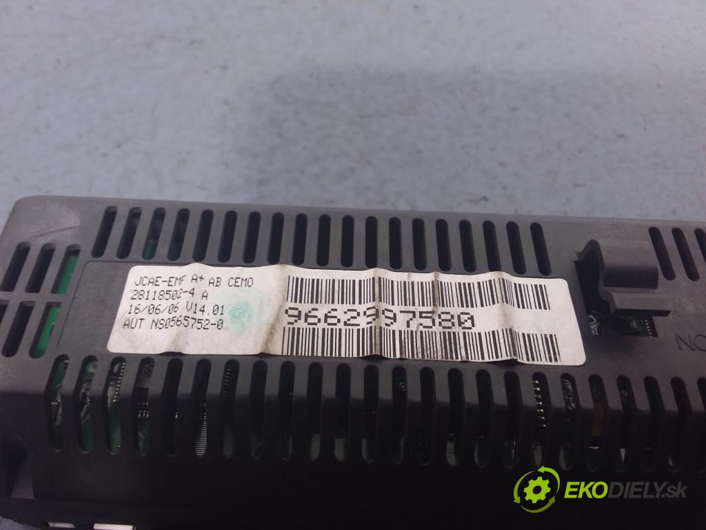 Citroen C5 2006 displej Radio / GPS 9662997580