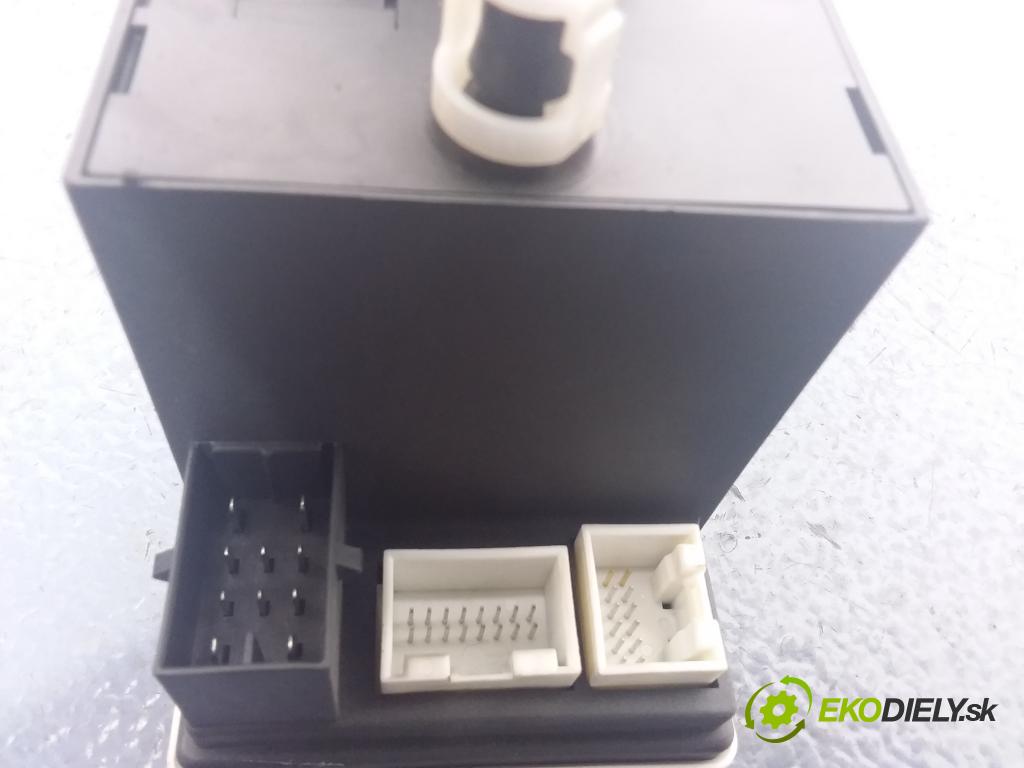 Audi A4 1996 pompa Centrálny: Zámok: 8L0862257L