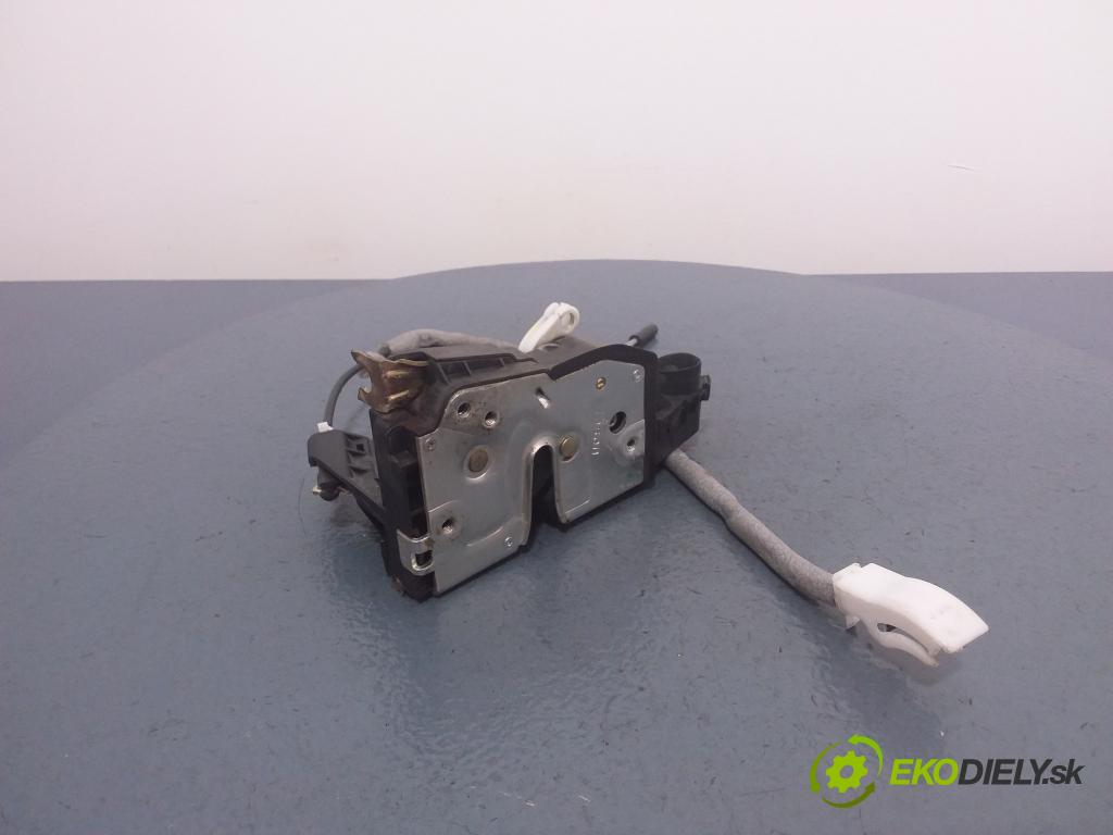 Bmw Seria 3 2005 zámek dveře před Levý: 01