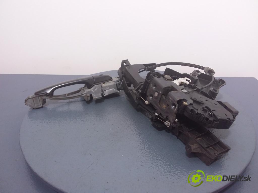 Volvo V50 2005 zámek dveře před Levý: 30699787