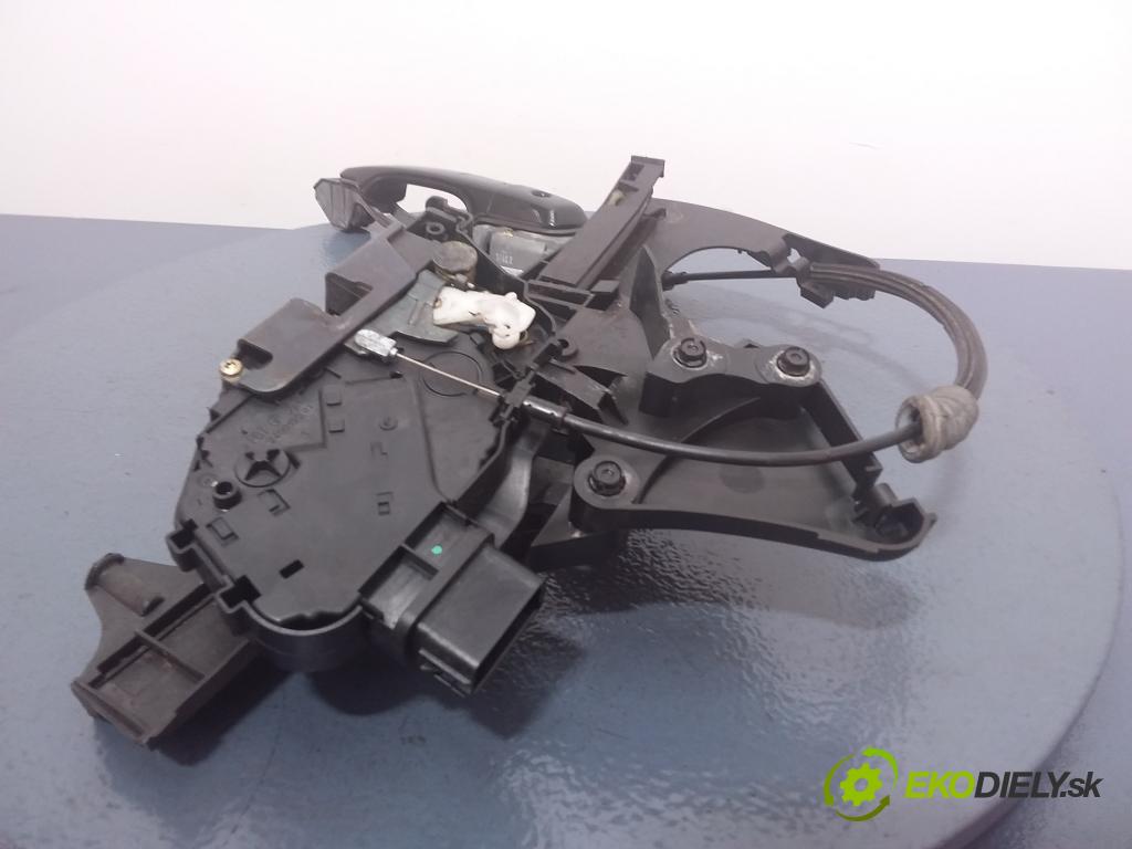 Volvo V50 2005 zámek dveře před Levý: 30699787