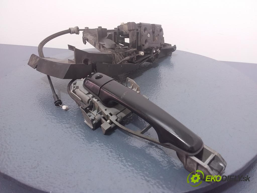 Volvo V50 2005 zámek dveře před Levý: 30699787