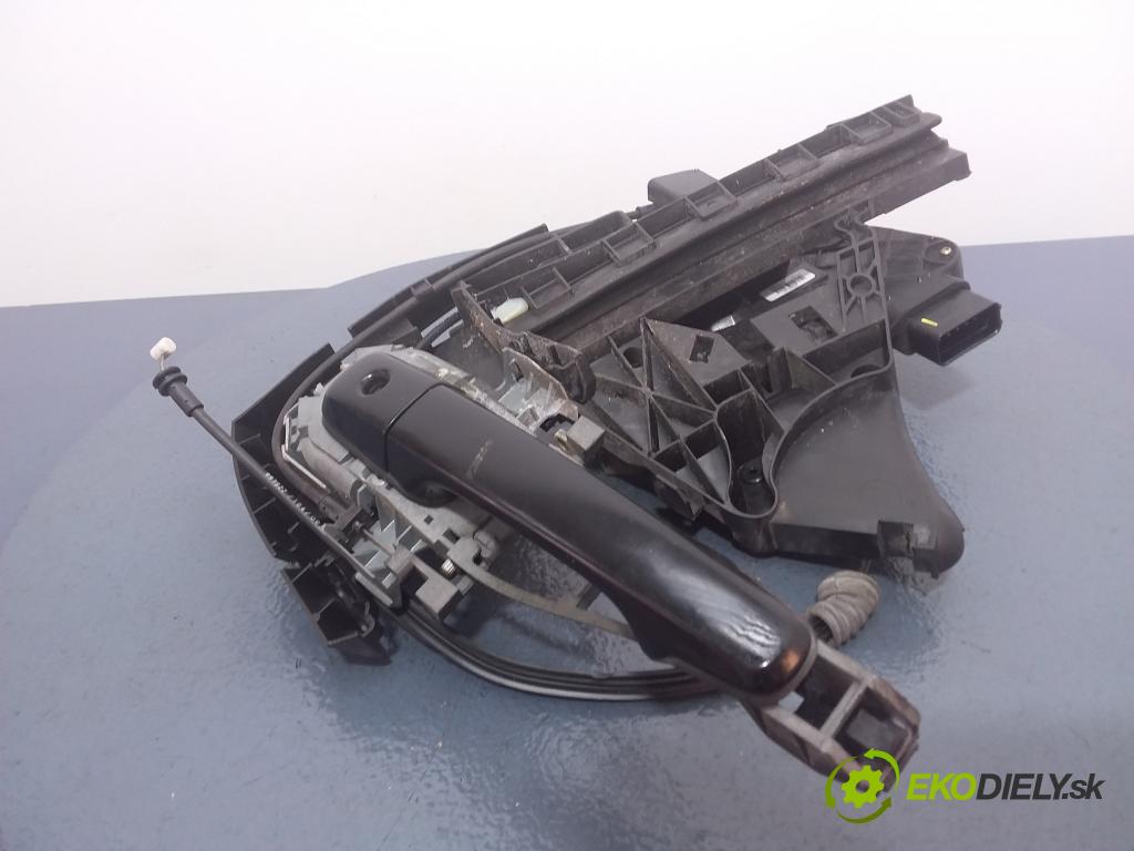 Volvo V50 2005 zámek dveře před Levý: 30699787