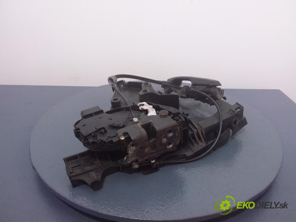 Volvo V50 2005 zámek dveře před v pravo: 30699793