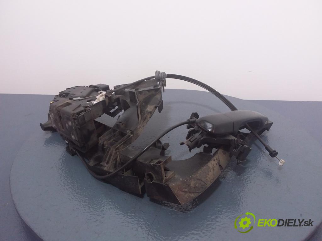 Volvo V50 2005 zámek dveře před v pravo: 30699793