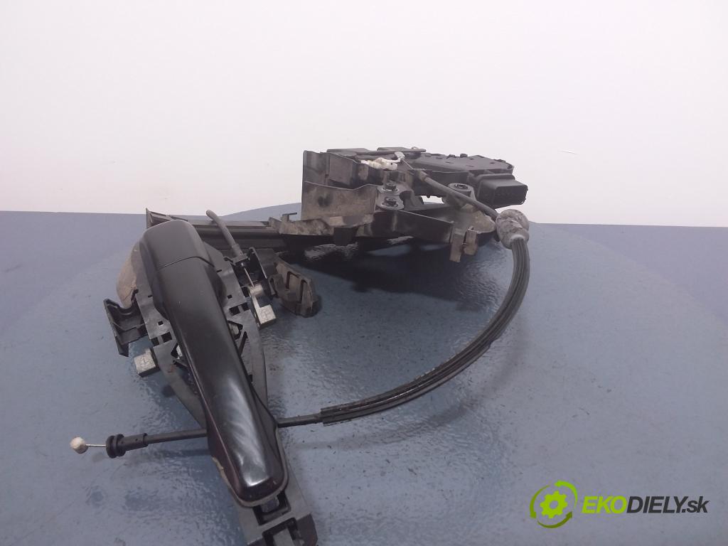 Volvo V50 2005 zámek dveře před v pravo: 30699793