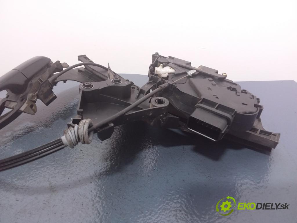 Volvo V50 2005 zámek dveře před v pravo: 30699793