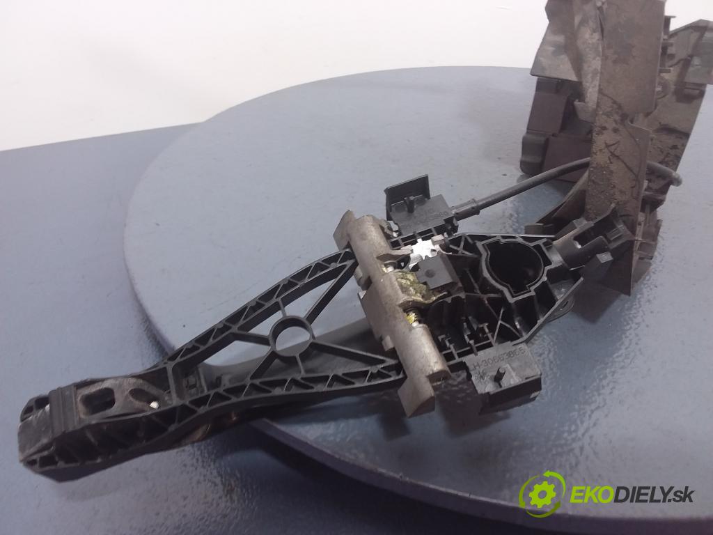 Volvo V50 2005 zámek dveře před v pravo: 30699793