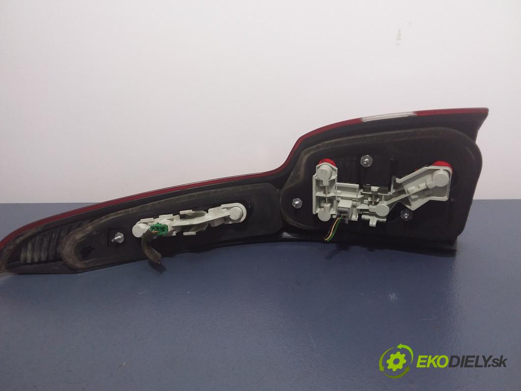 Volvo V50  2005 100 kW COMBI 5D 2.0D 136KM Svetlo zadné ľavé 30698918