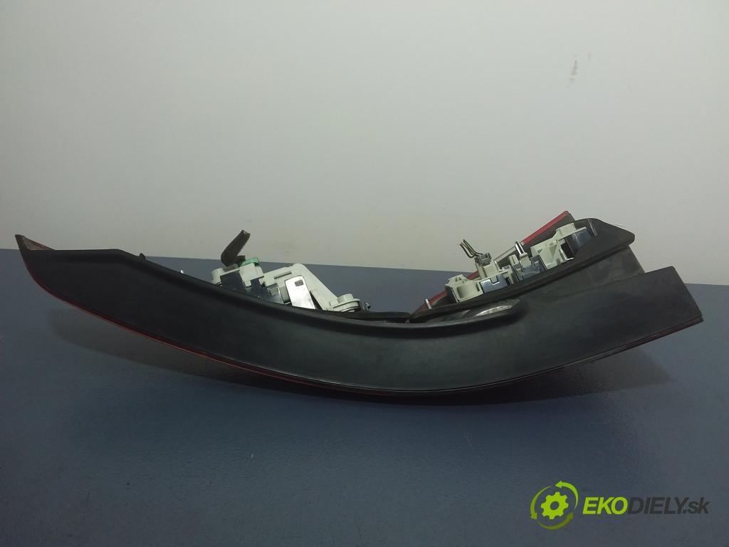 Volvo V50  2005 100 kW COMBI 5D 2.0D 136KM Svetlo zadné ľavé 30698918