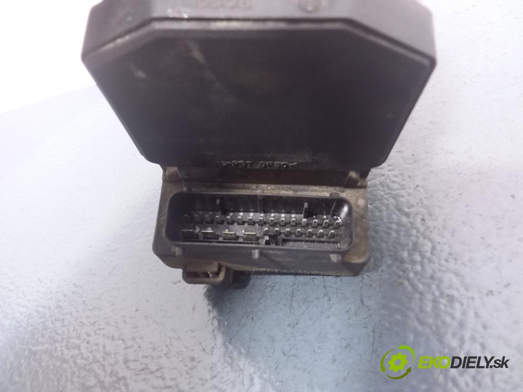 Volkswagen Passat 1998 čerpadlo ABS x 8E0614111B