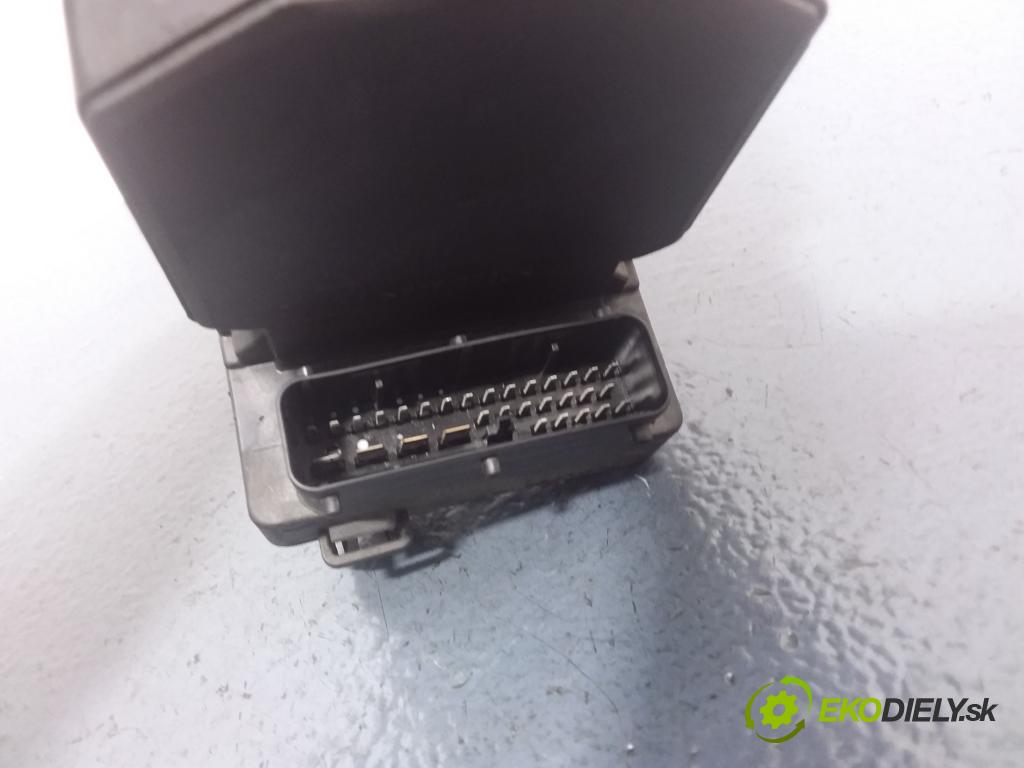 Volkswagen Passat 2001 čerpadlo ABS x 3B0614111HL