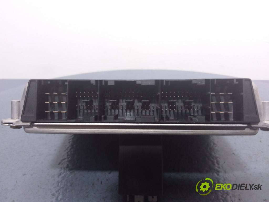 Opel Omega 2002 řídící jednotka Motor: 7789215