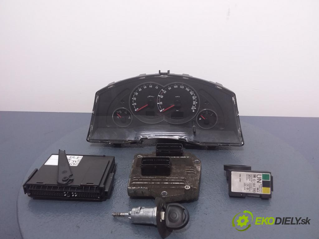 Opel Meriva 2006 řídící jednotka Motor: 12249823