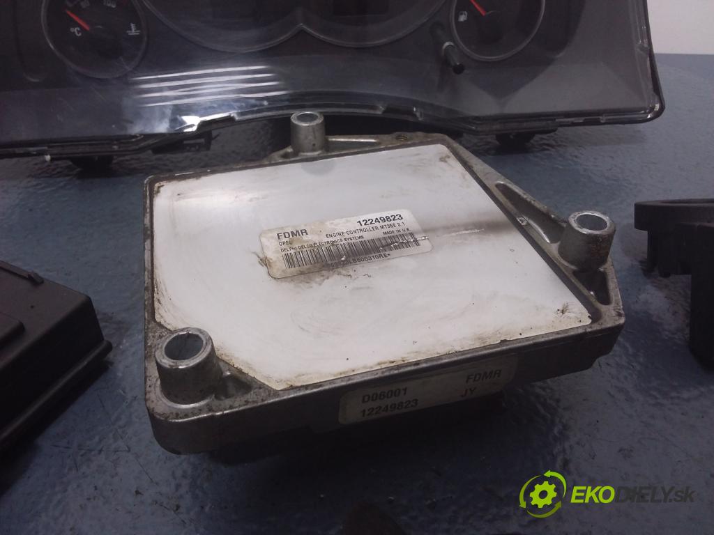 Opel Meriva 2006 řídící jednotka Motor: 12249823