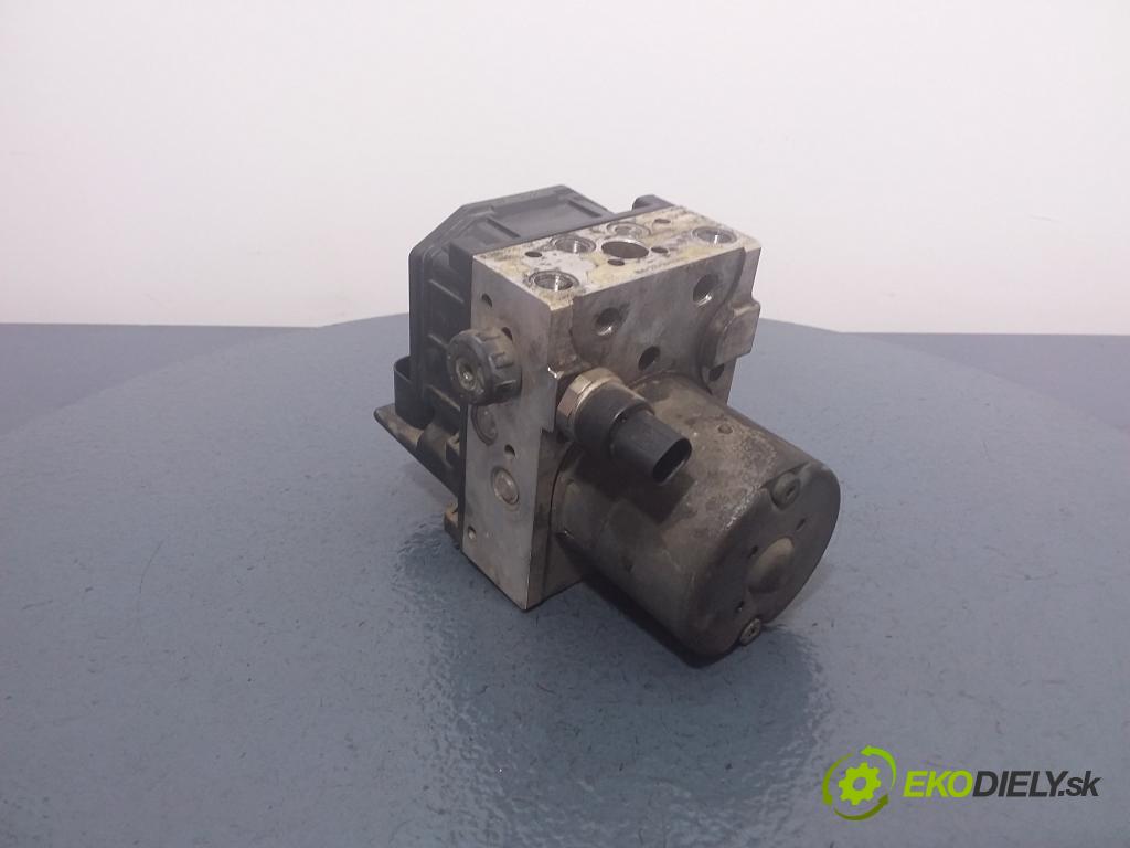Volkswagen Passat 2001 čerpadlo ABS x 4B0614517G