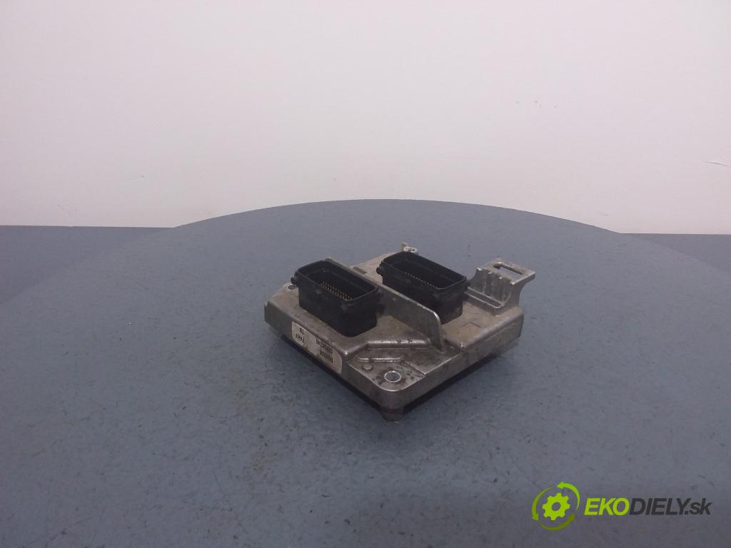 Opel Astra 2005 řídící jednotka Motor: 12230740