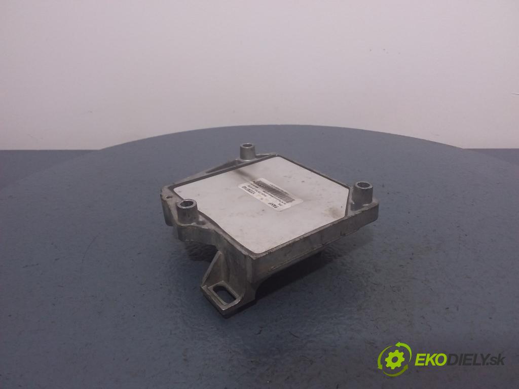 Opel Astra 2005 řídící jednotka Motor: 12230740
