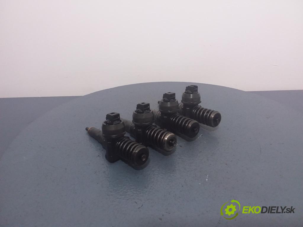Volkswagen Passat 2002 vstřikovač 038130073BA