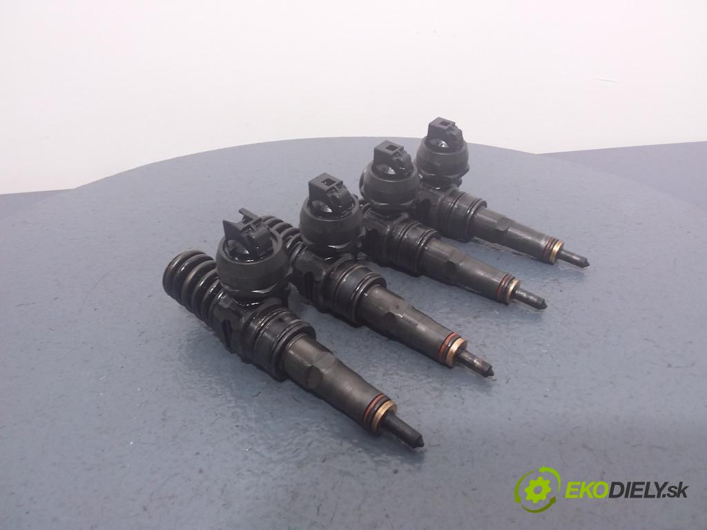 Volkswagen Passat 2002 vstřikovač 038130073BA