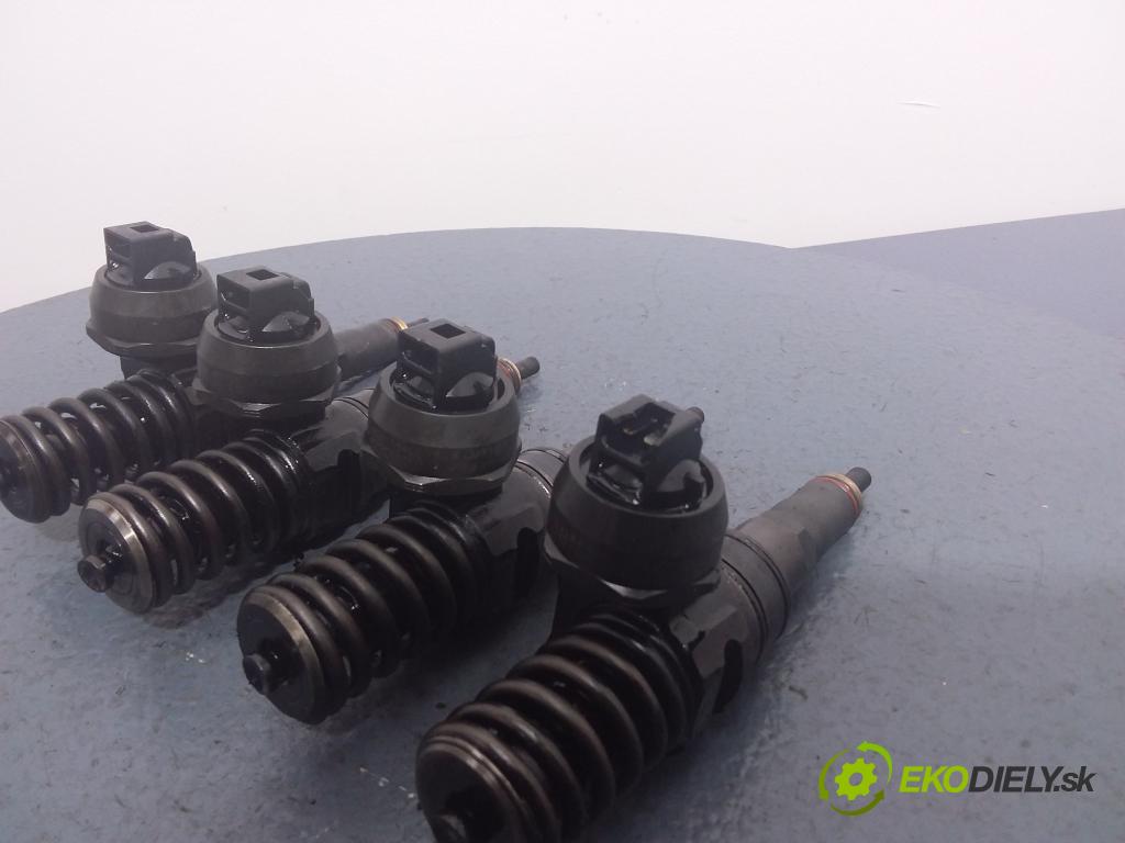 Volkswagen Passat 2002 vstřikovač 038130073BA