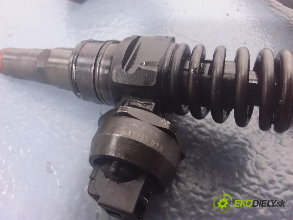 Volkswagen Passat 2002 vstřikovač 038130073BA