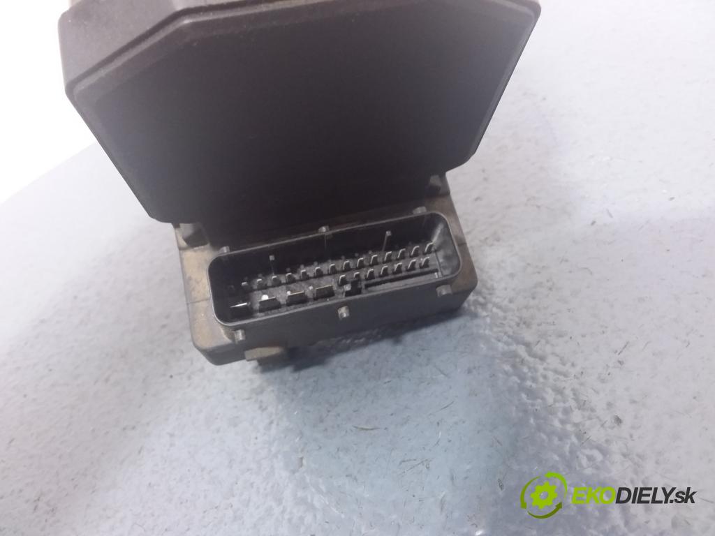 Volkswagen Passat 2002 čerpadlo ABS x 4B0614517G