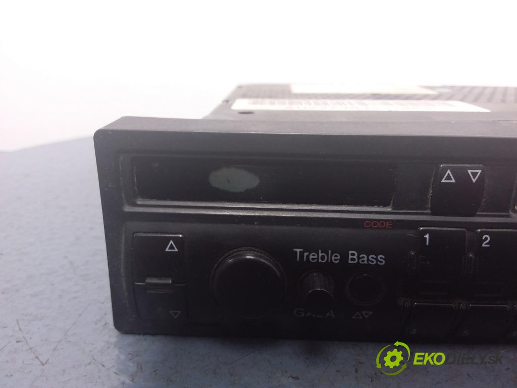 Audi A4 1995 Radio I Navigácia: 4D0035186